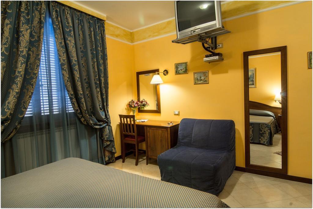 צ'יאמפינו B&B Degli Amici חדר תמונה