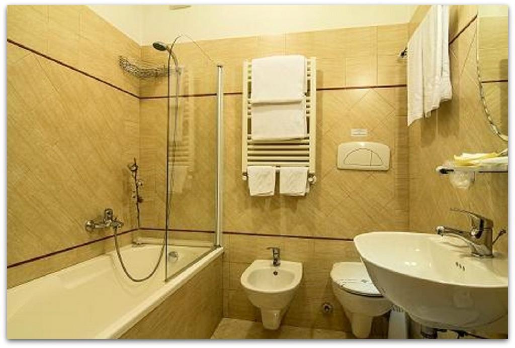 צ'יאמפינו B&B Degli Amici חדר תמונה