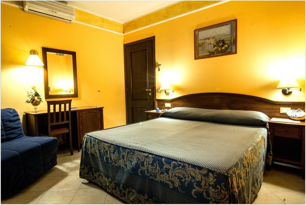 צ'יאמפינו B&B Degli Amici חדר תמונה