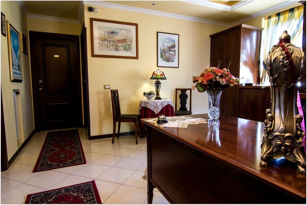 צ'יאמפינו B&B Degli Amici מראה חיצוני תמונה